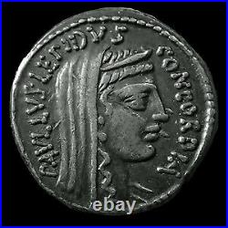 AEMILIUS PAULUS, denier rome en 62 avant JC, tête voilée de la concorde, Trophée