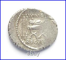 Denier L. LIVINEIVS REGVLVS R/ Modrius entre deux épis Rome 42AC RCV. 488 3gr80