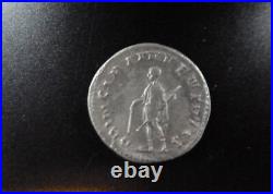 Denier en argent de Herennius Etruscus SUP frappé à Rome en 250 ap. J. C