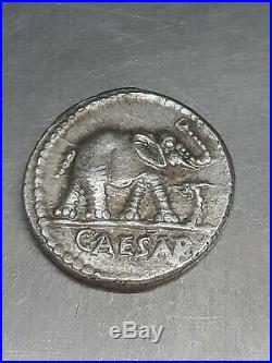Roman coin Rome Superbe denier en Argent à l'éléphant de César
