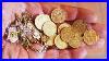 Tr_Sor_En_Pi_Ces_D_Or_Dans_Un_Bois_Treasure_In_Gold_Coins_In_A_Wood_01_pc